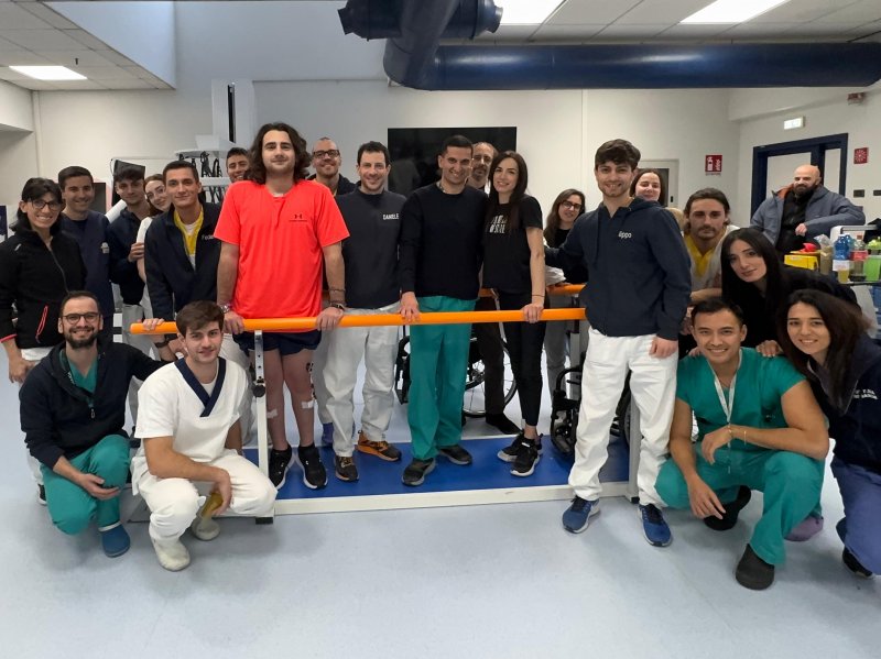 Spinal Cord Injury: 4 People Walk Again with Neurostimulation Controlled by Trunk Movement