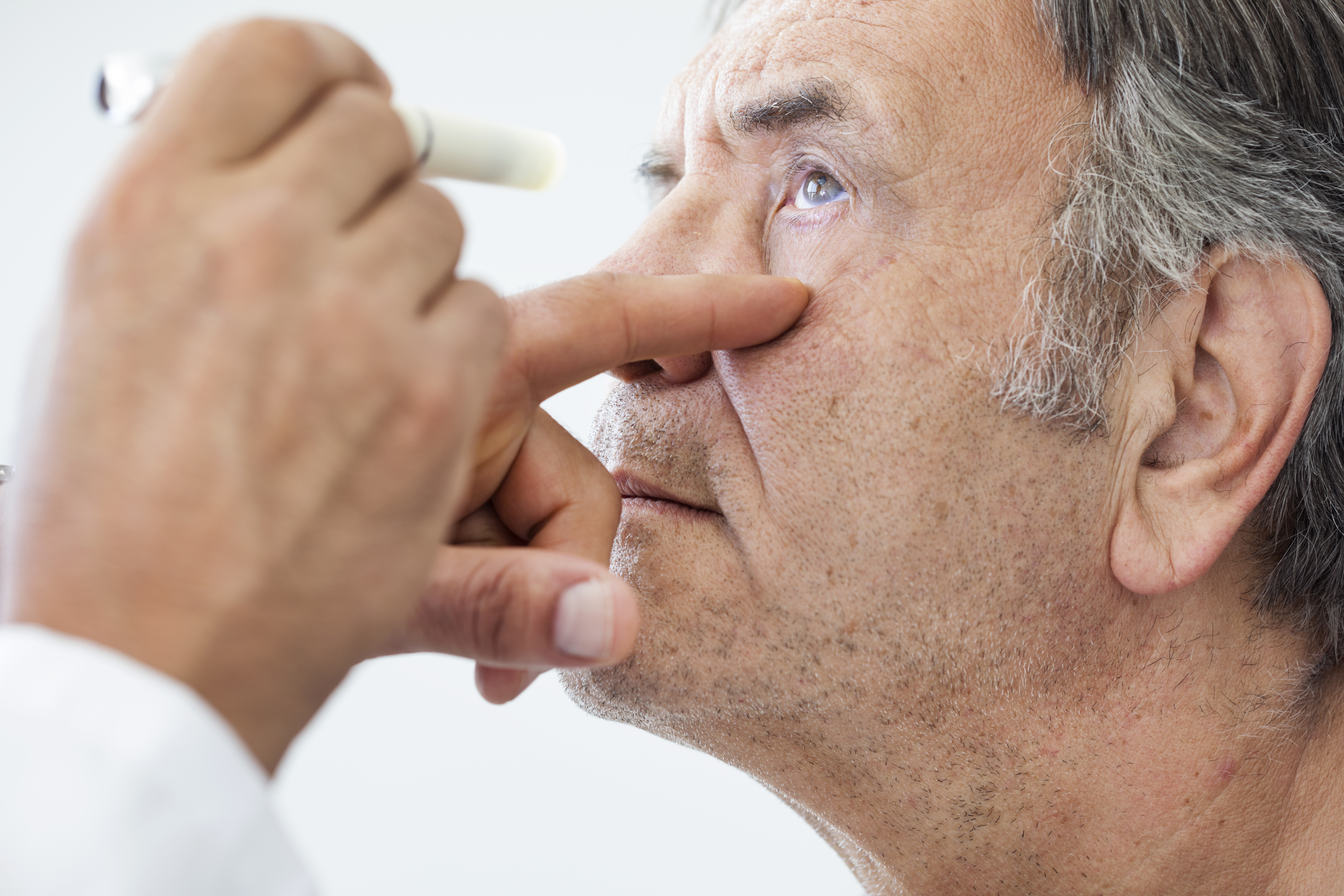 Retinal detachment: symptoms and when surgery is necessary