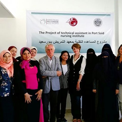 Mejora de los cuidados de enfermería en 3 provincias de Egipto