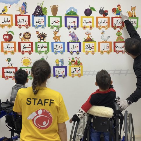 Accesibilidad, inclusión y calidad de los servicios sanitarios básicos para menores en la provincia de Duhok y la llanura de Nínive