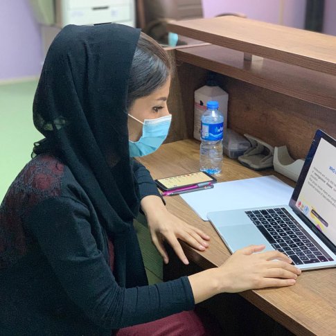 Transferencia de las mejores prácticas de cuidados críticos neonatales y pediátricos