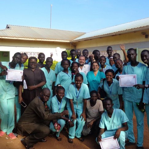 Reforzar los servicios prestados por el Hospital Comboni de Wau en sus responsabilidades clínicas y educativas